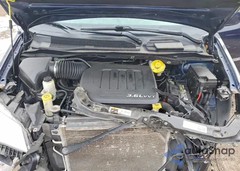 2015 Chrysler Town & Country Touring из США, поврежденный, VIN 2C4RC1BG7FR514795